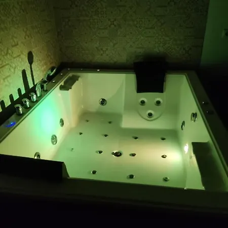 Bali Con Jacuzzi Climatizado Y Piscina Climatizada Con Jacuzzi