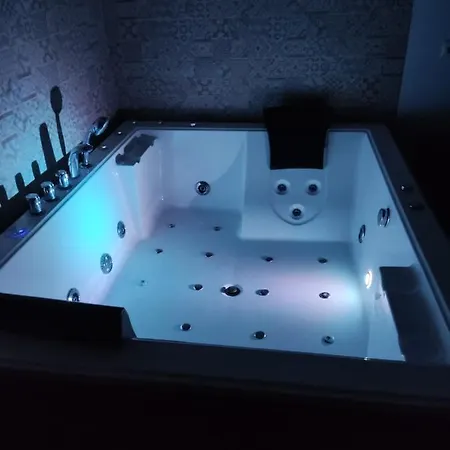 Bali Con Jacuzzi Climatizado Y Piscina Climatizada Con Jacuzzi